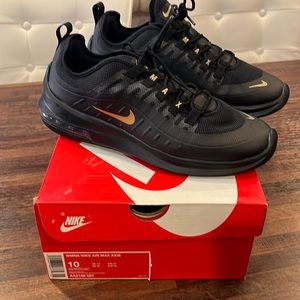 Women nike air max axis black metallic with gold size 10